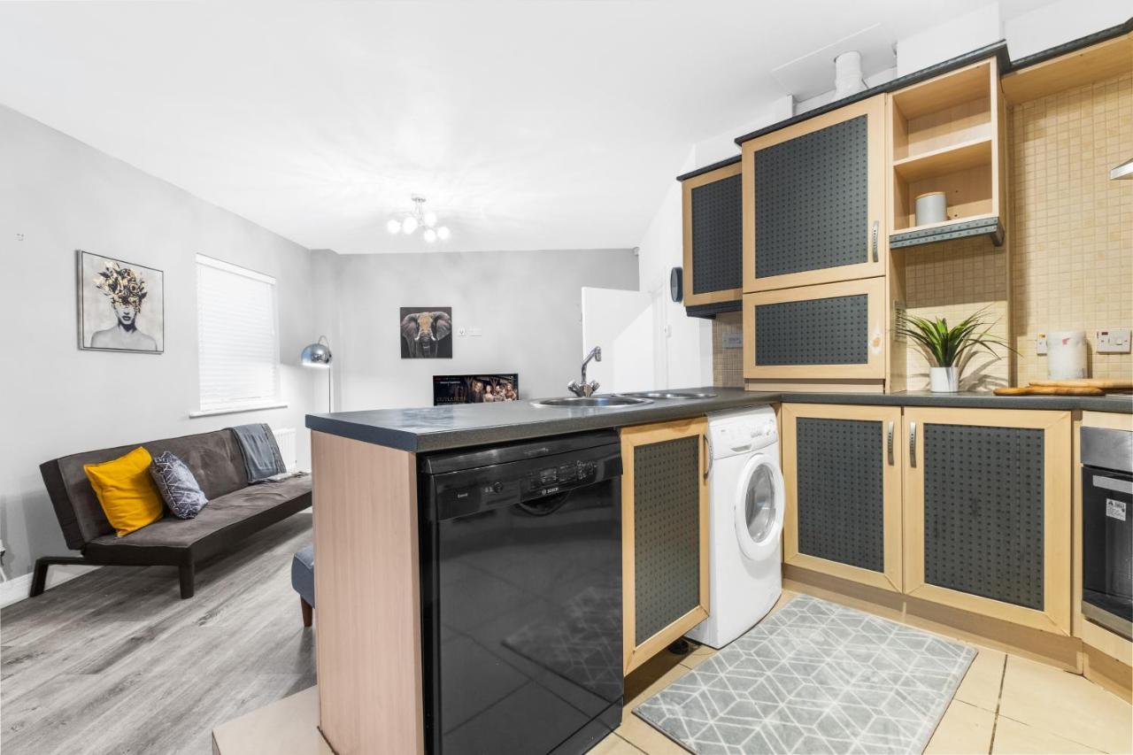Birmingham, Modern 2 Bedroom, Free Parking Spaces, Free Wi-Fi And Netflix מראה חיצוני תמונה
